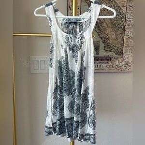 Flowy scoop-neck tank top.